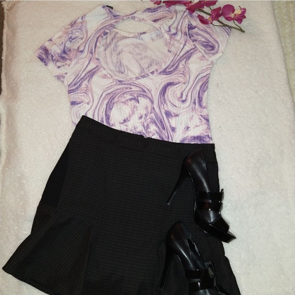 ⬇️⬇️⬇️Rue 21 Marbled Purple/White Bodysuit